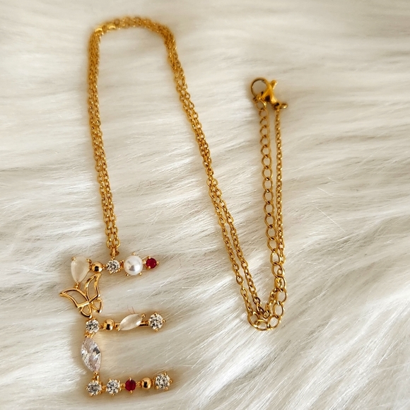 E initial necklace *new - Picture 3 of 4